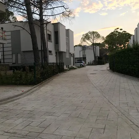 Villas 1&2, Gjiri I Lalzit